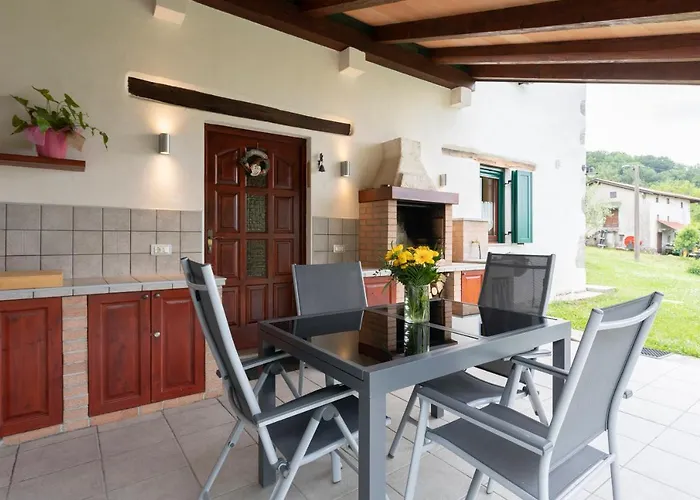 Tinceva Hisa Feriehus *