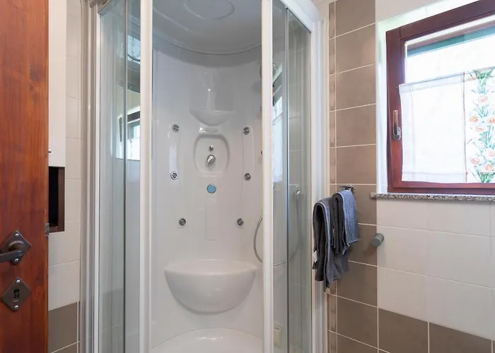 Tinceva Hisa בית נופש